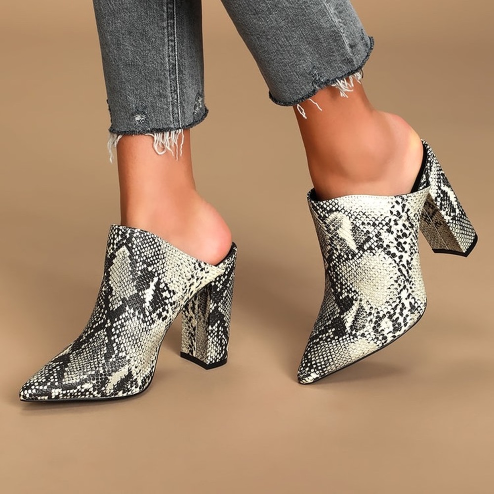 NWOT Snakeskin pointed toe block heel mule